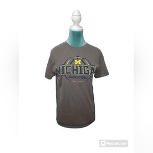 Men's small Michigan basketball shirt